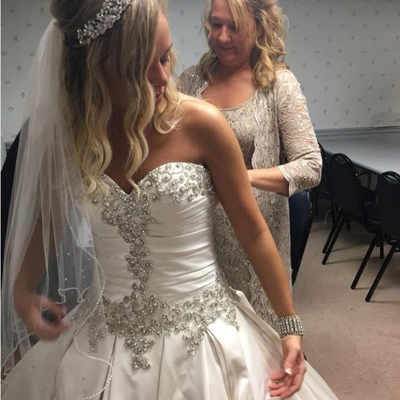 Wedding dress-Allure Elegant Ivory Ball Gown with Beaded Bodice number 9003 - Picture 15 of 16